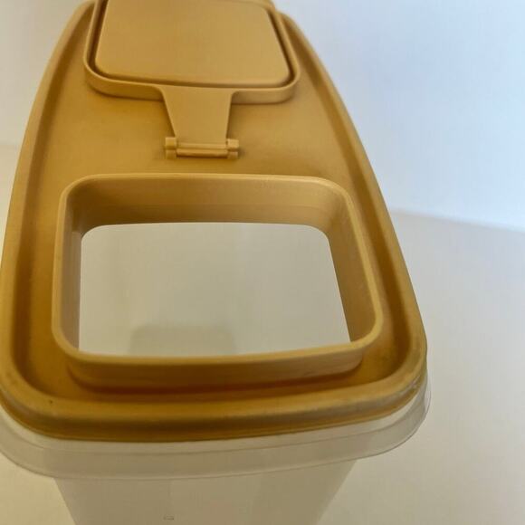 Vintage 20 cup XL cereal keeper storage, rectangle, flip pour spout - Picture 2 of 4